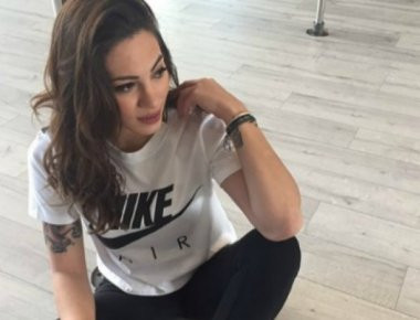 Η Ευριδίκη Βαλαβάνη όμορφη και χαρούμενη μέσα σε νυφικό (φωτό)